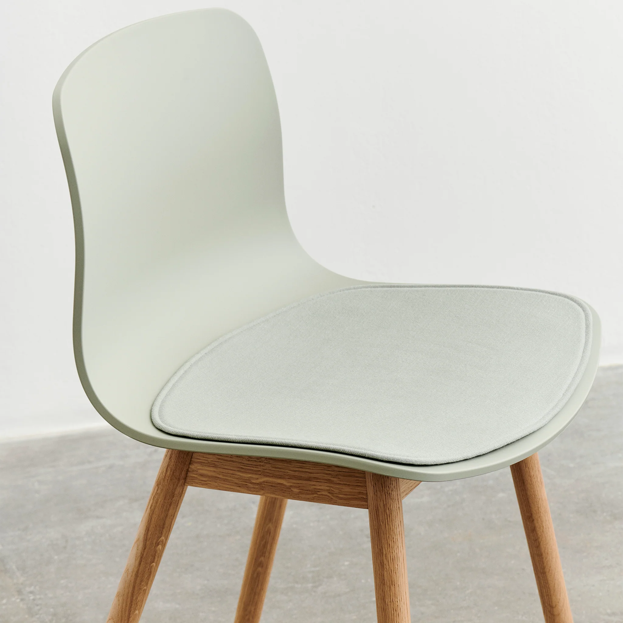 AAC 12 Chair 2.0 - Image 7