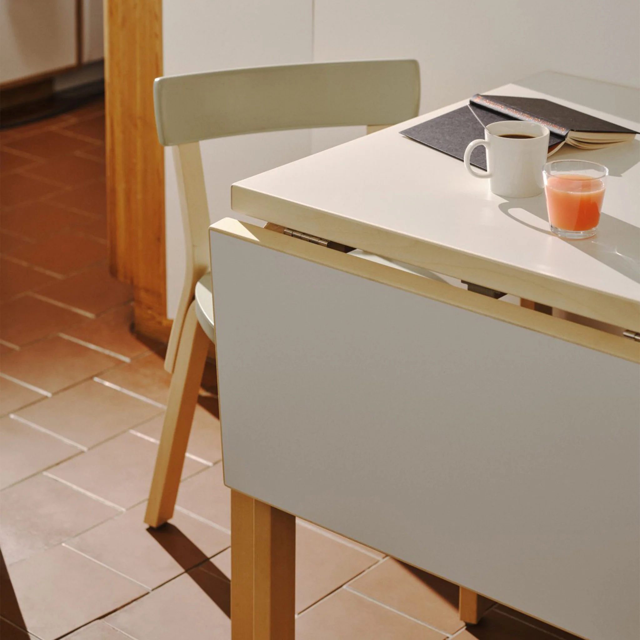 Aalto Table Foldable DL81C by Artek - Image 11