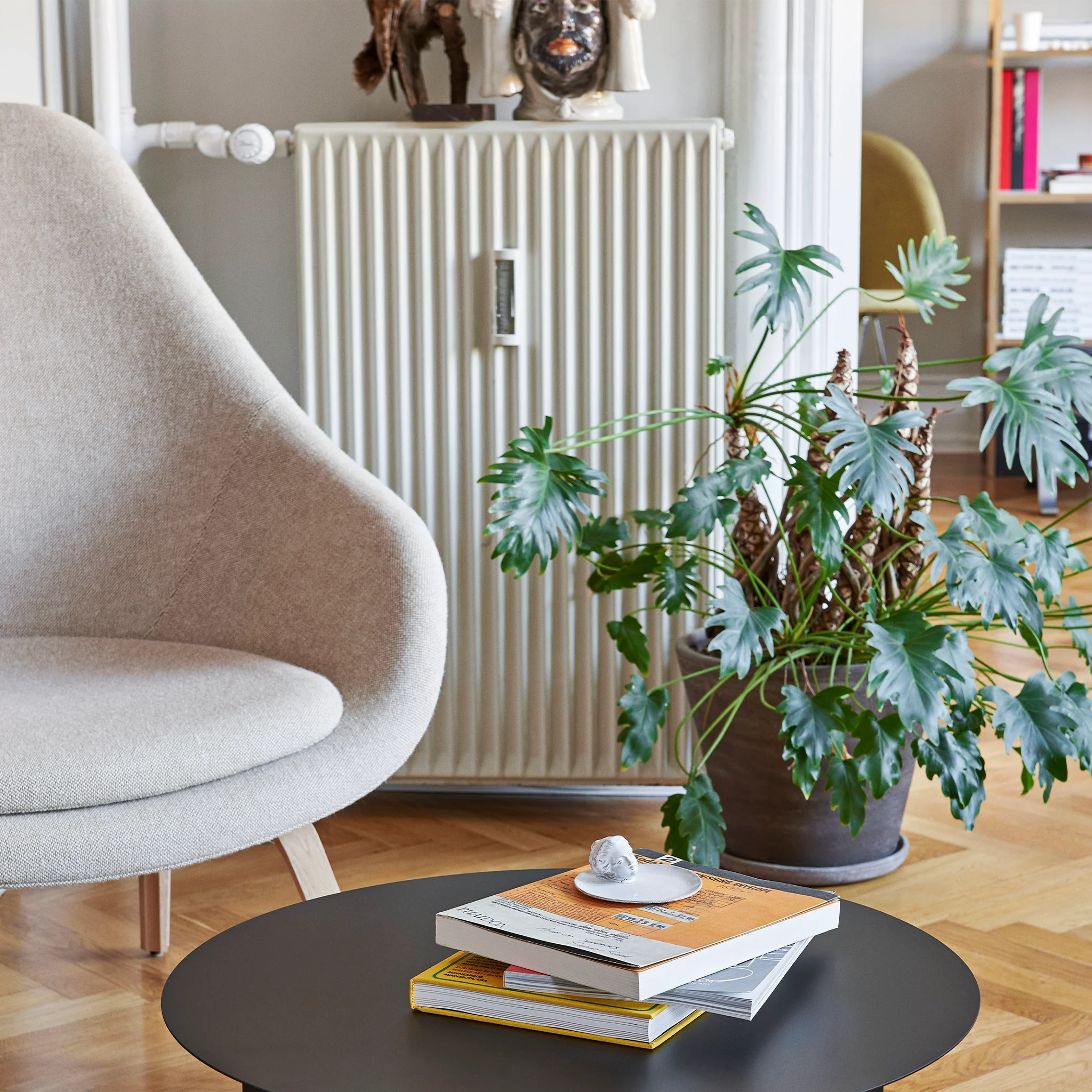About a Lounge Chair AAL 93 by Hay - Image 4