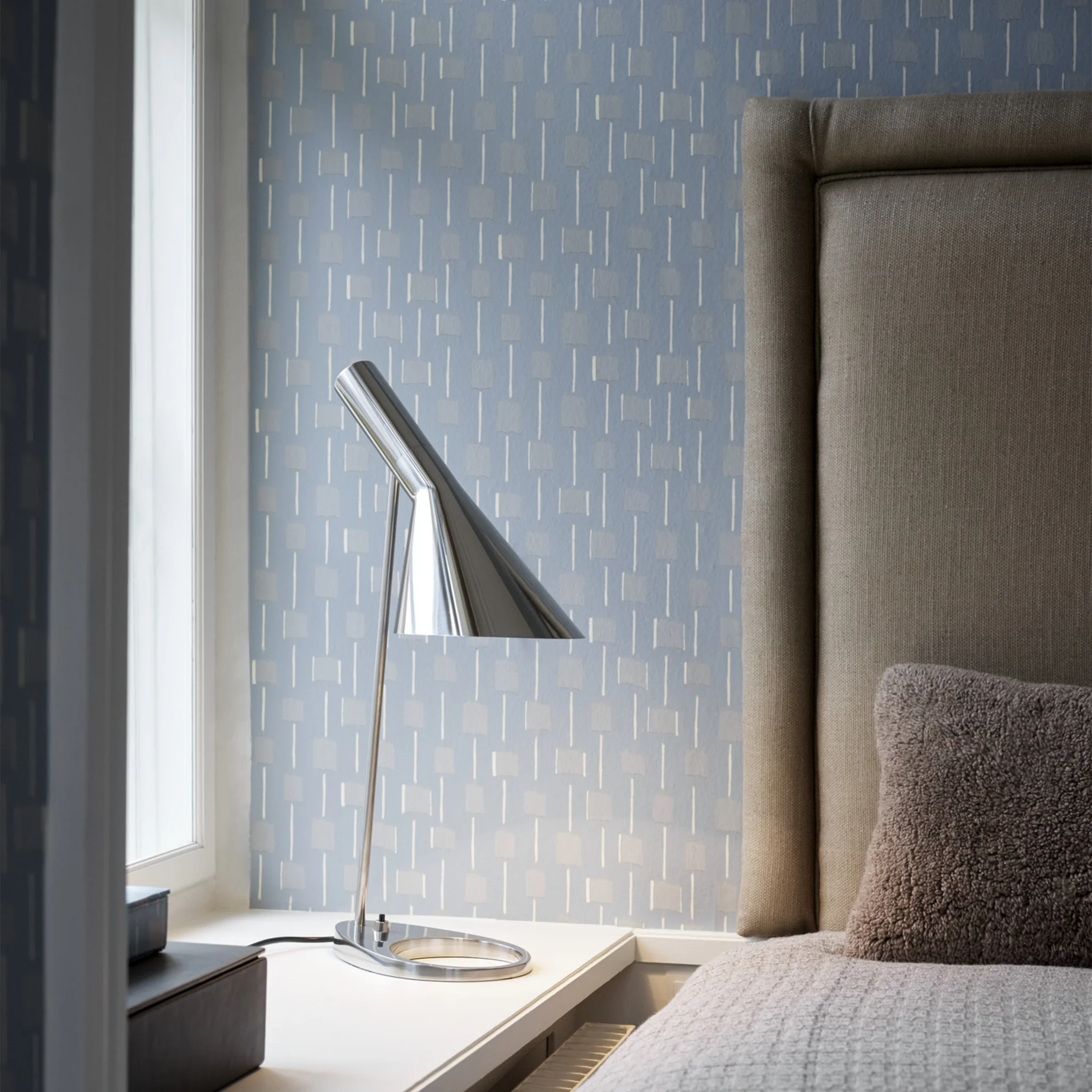 AJ Table Lamp by Louis Poulsen - Image 4
