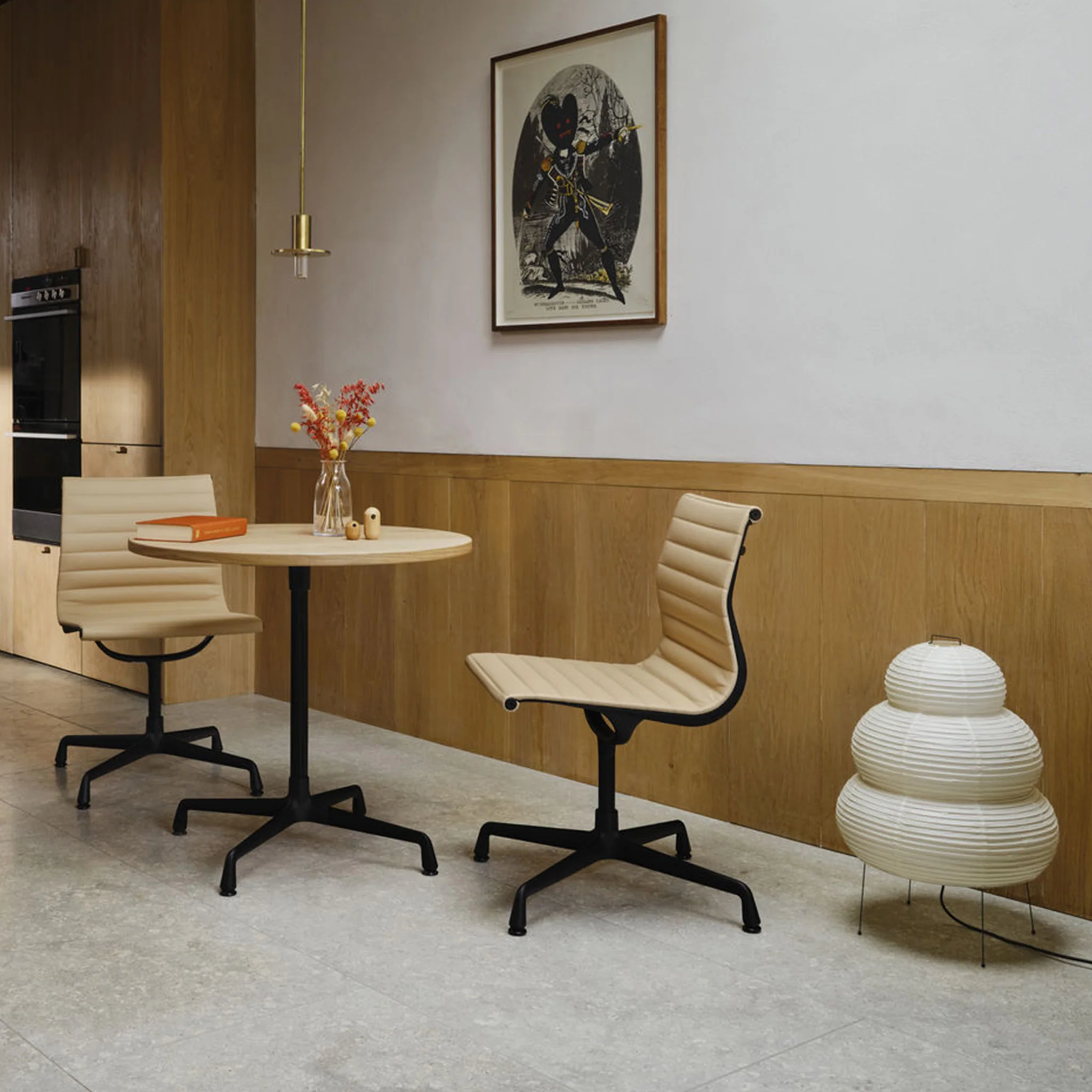 Akari 24N Table Lamp - Image 4