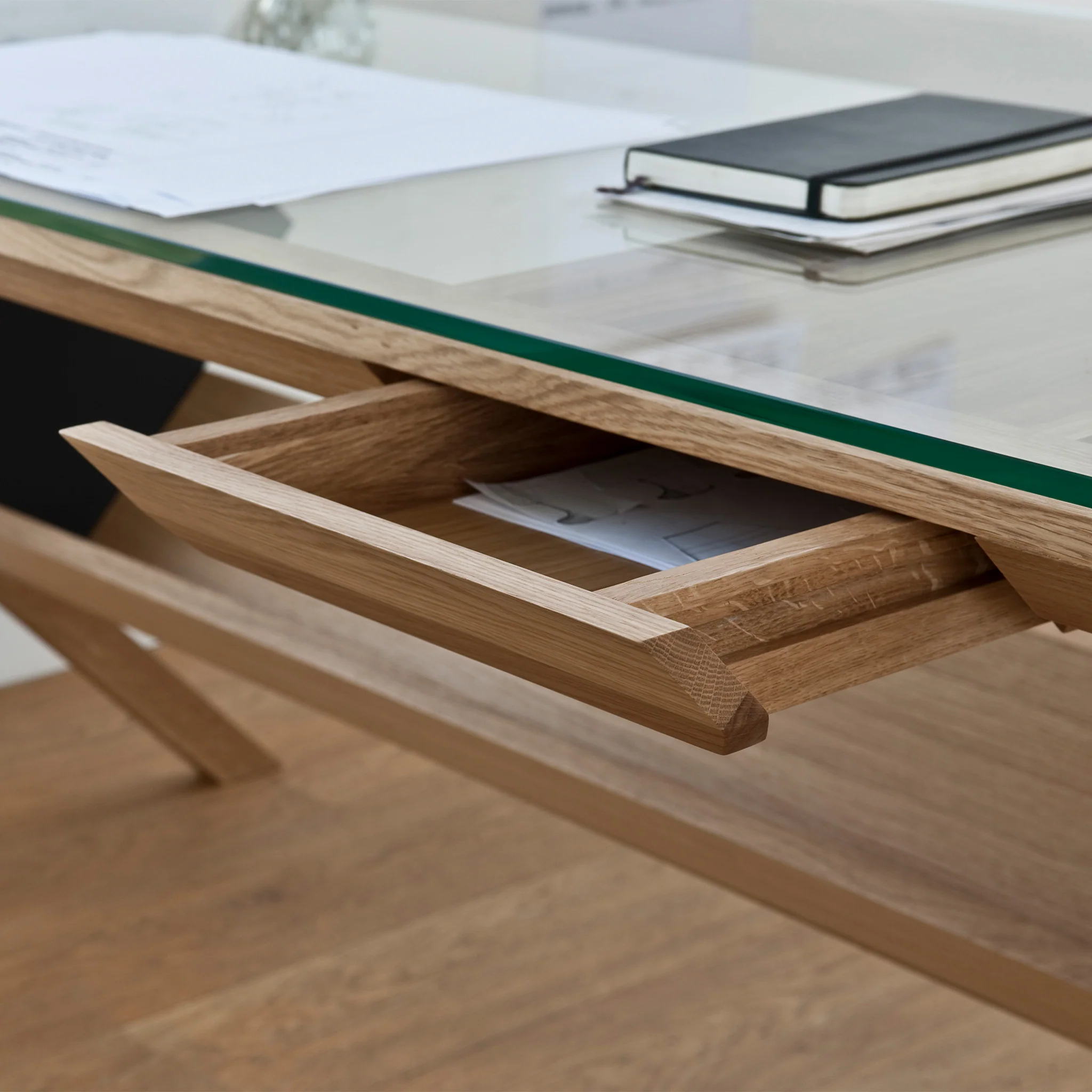 Covet Desk by Shin Azumi for Case - Image 4