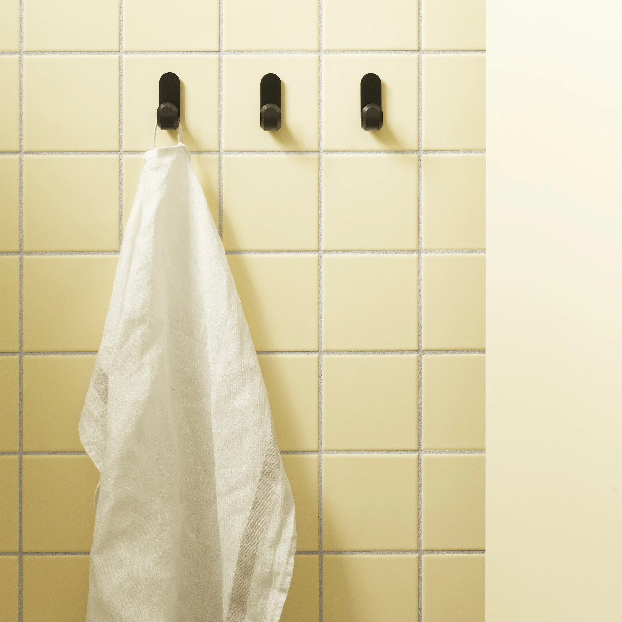 Curve Mini Hook by Normann Copenhagen - Image 2
