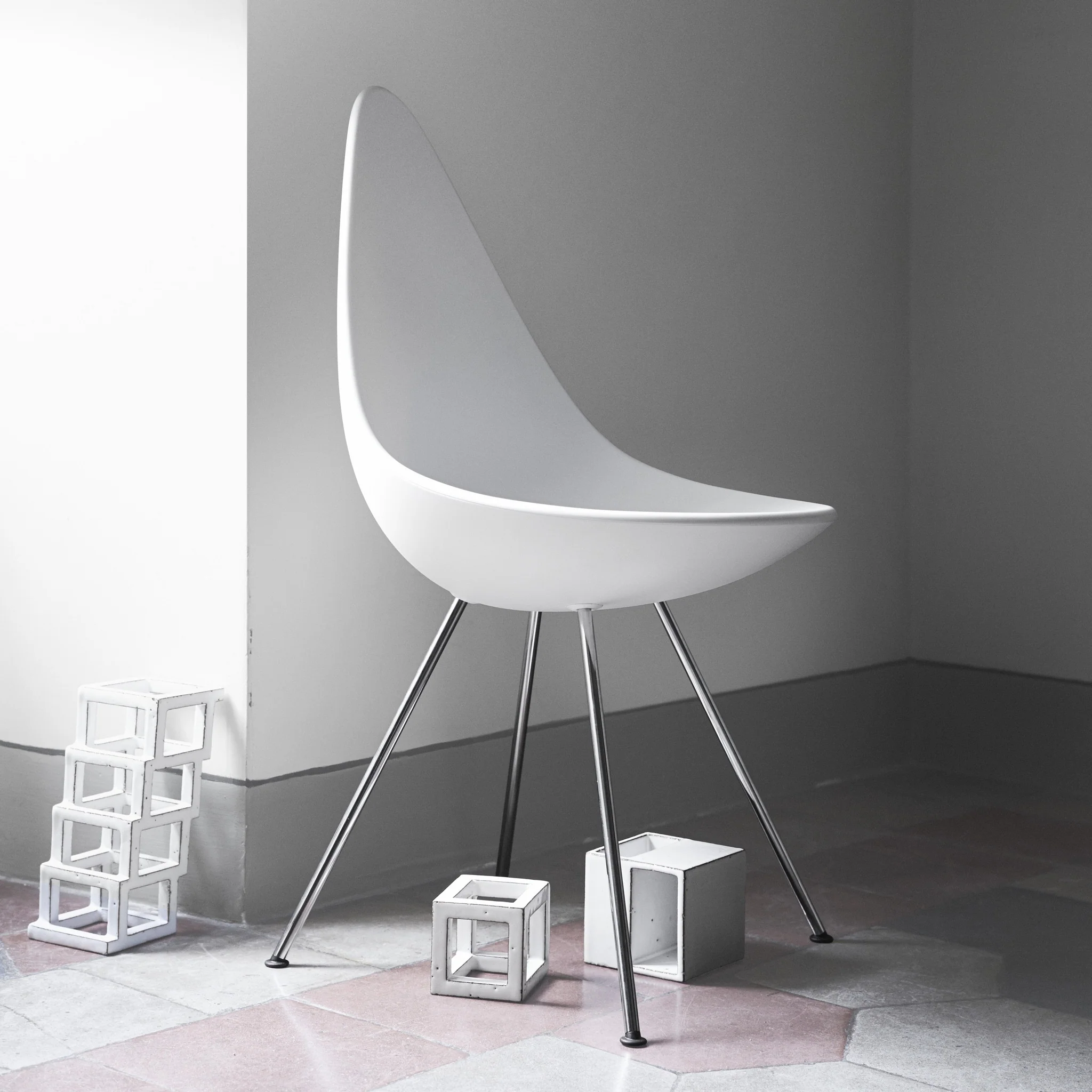 Drop Chair 3110 by Fritz Hansen - Image 2