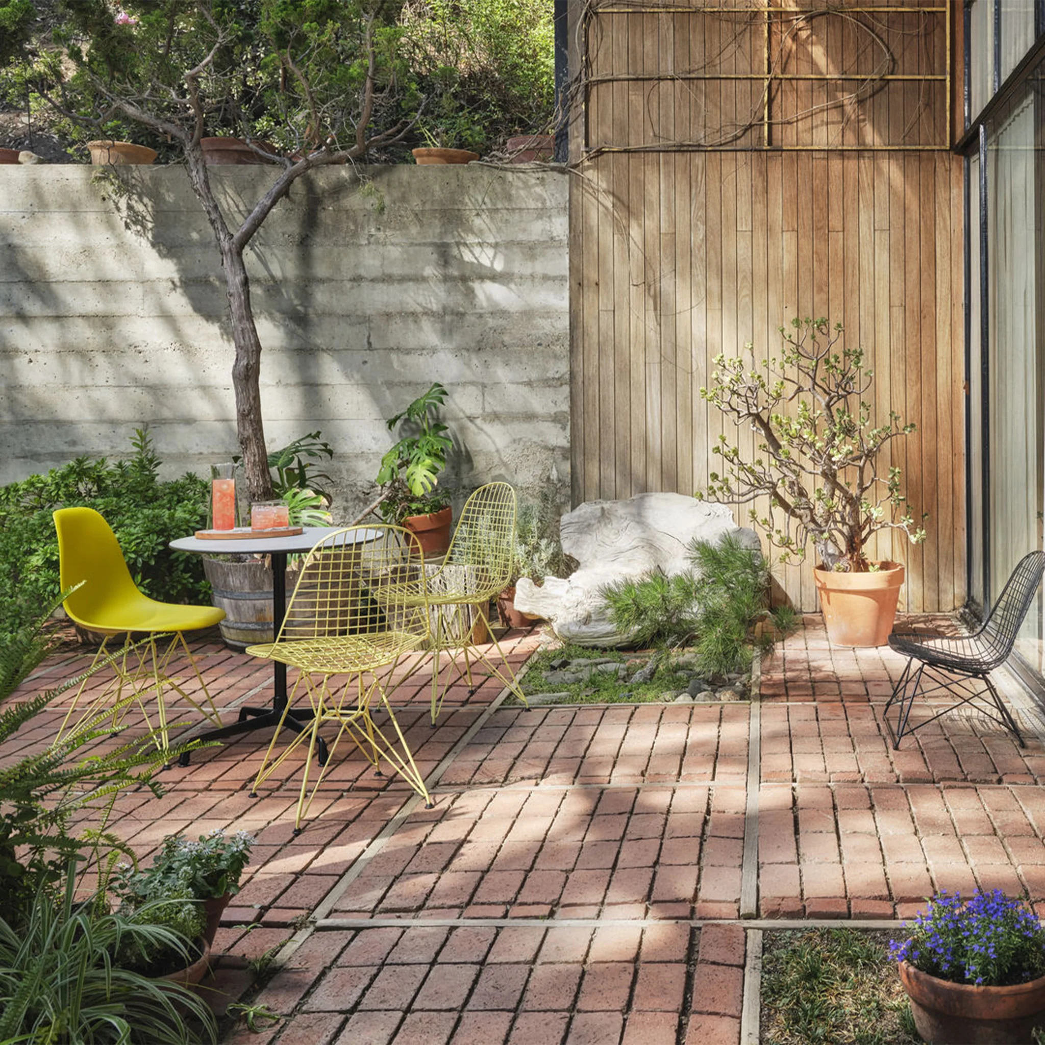 Eames DSR Chair - Special Outdoor Colours by Vitra - Image 5