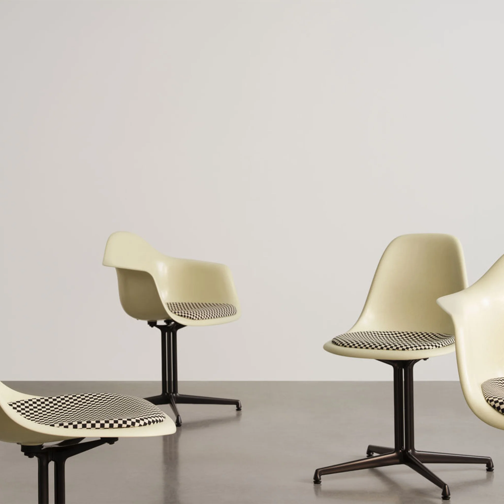 Eames Fiberglass La Fonda Chair DSL by Vitra - Image 6