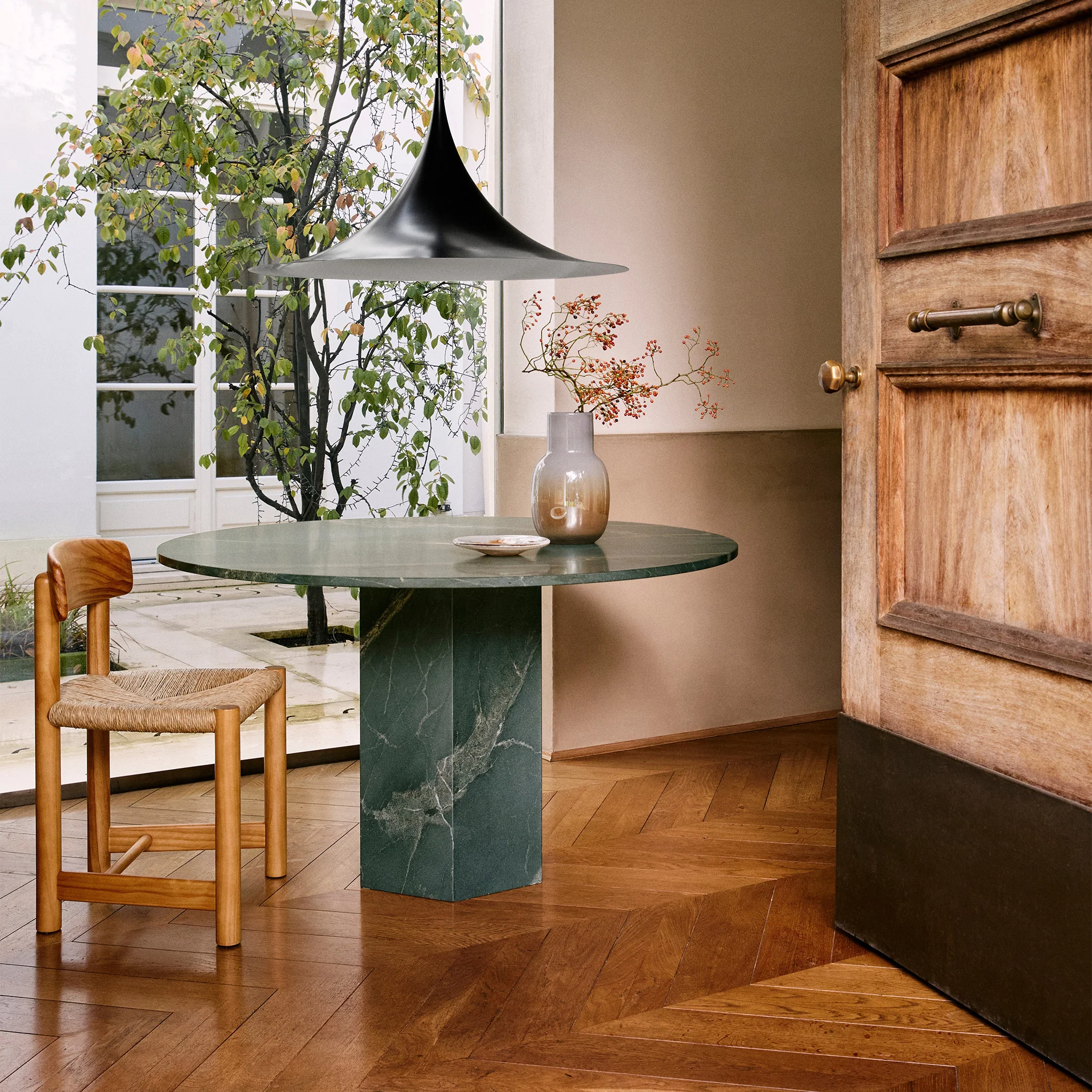 Epic Dining Table Round by Gubi - Image 9