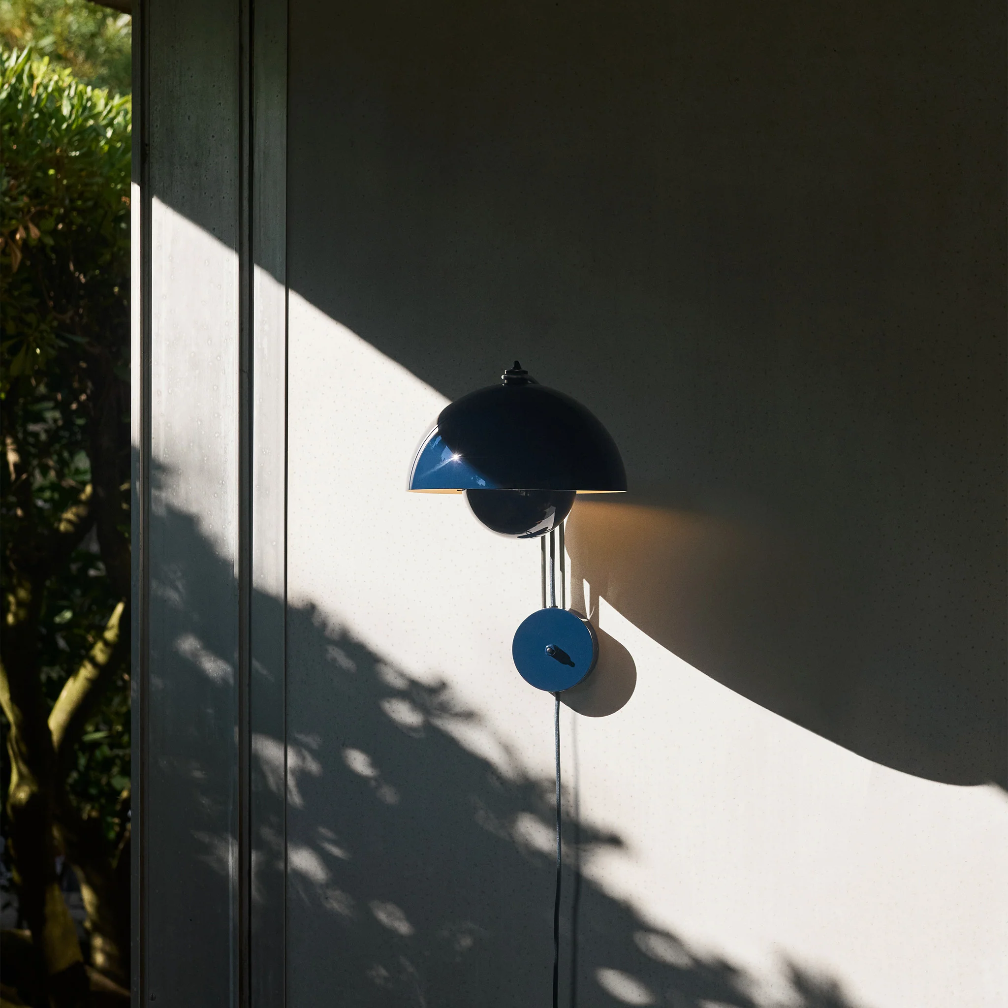 Flowerpot Wall Lamp VP8 by &Tradition - Image 2