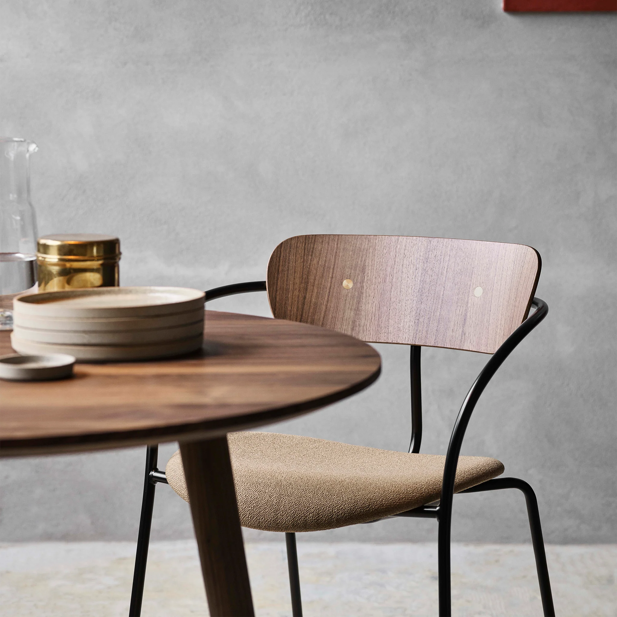 In Between Round Dining Table SK3 by &Tradition - Image 3