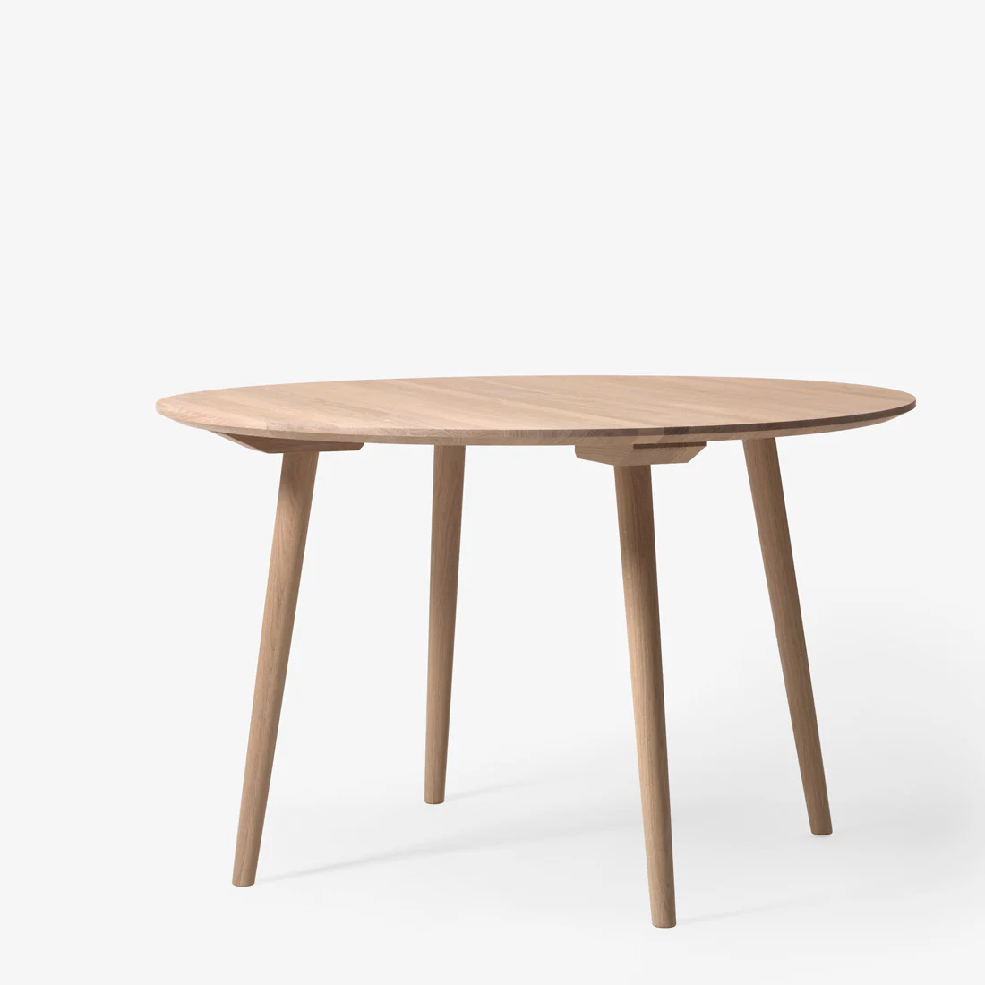 In Between Round Dining Table SK4 by &Tradition - Image 2
