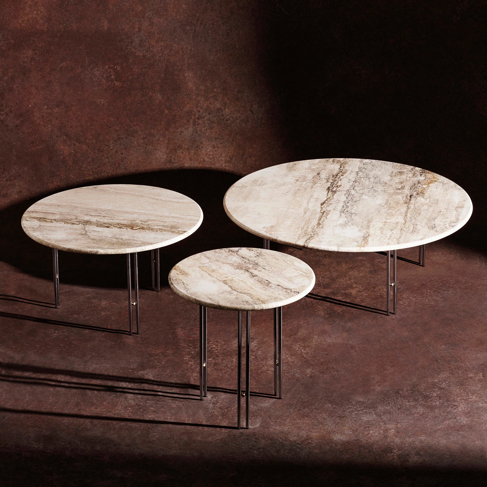 IOI Table Travertine by Gubi - Image 4