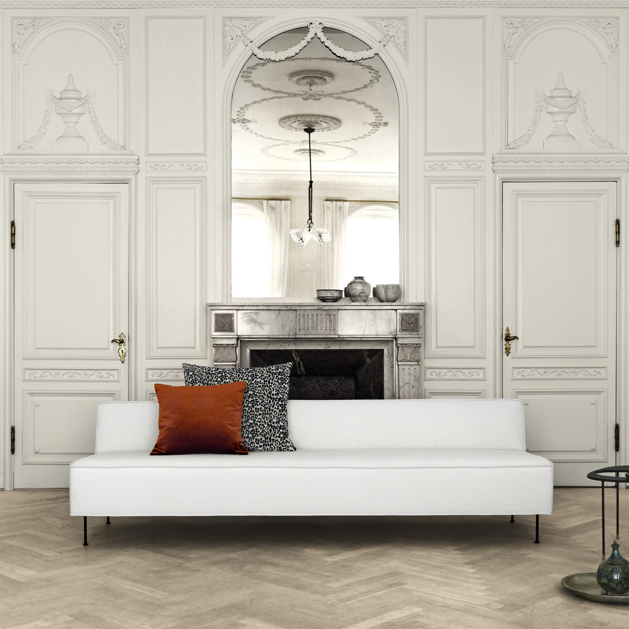 Modern Line Sofa by Gubi - Image 5