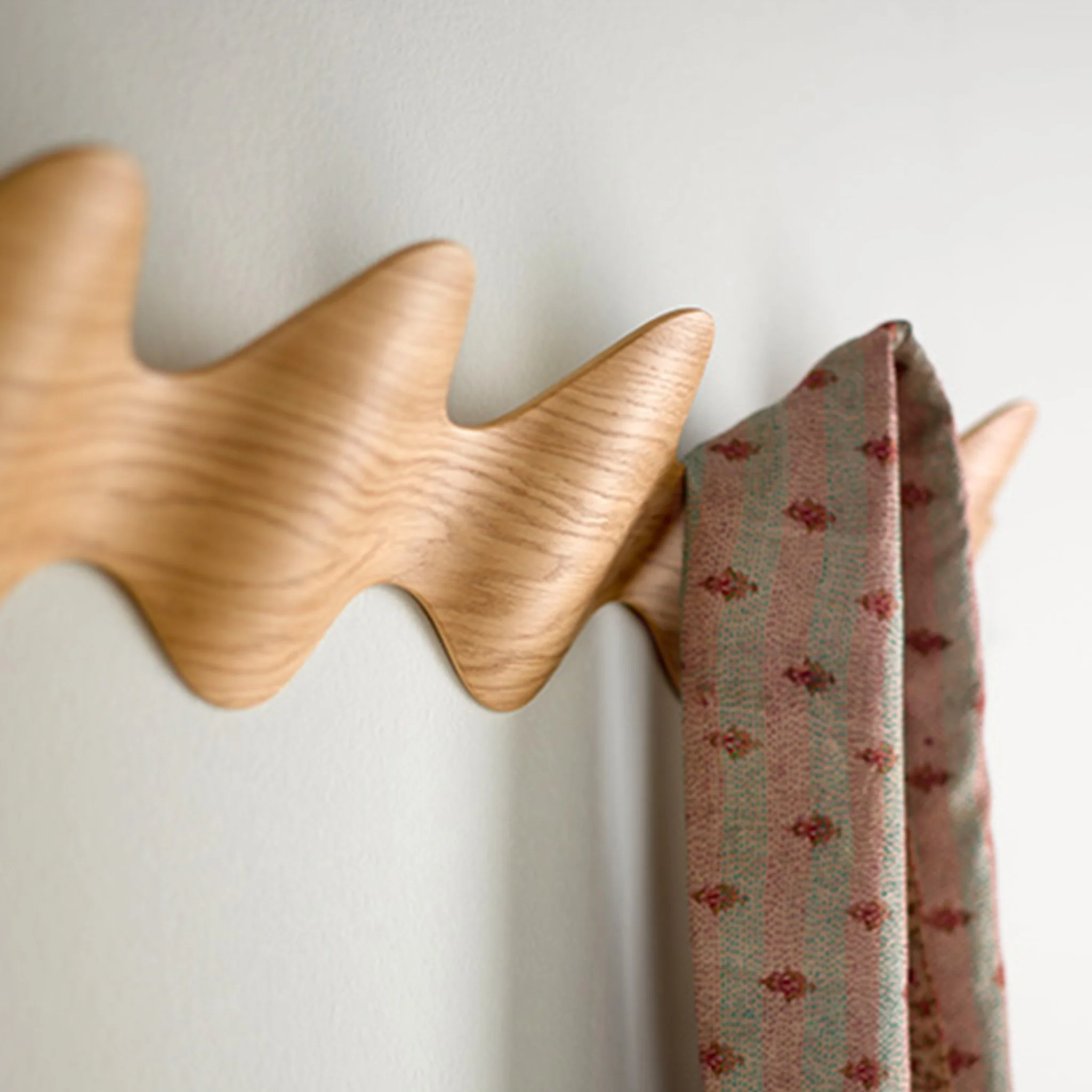Ona Coat Hanger - Image 4
