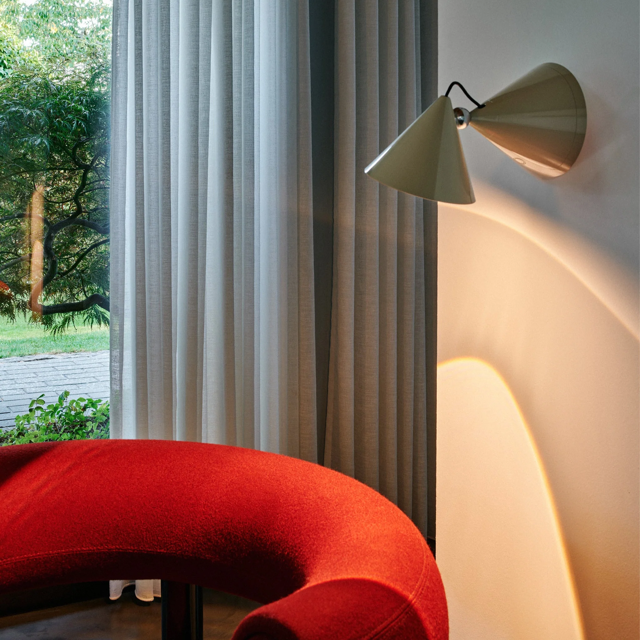Pose Surface Lamp by Tom Dixon - Image 5