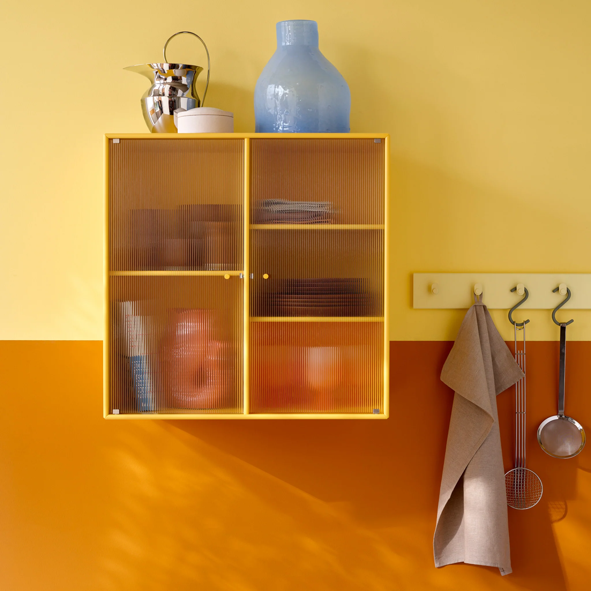 Ripple II Vitrine Cabinet by Montana Furniture - Image 5