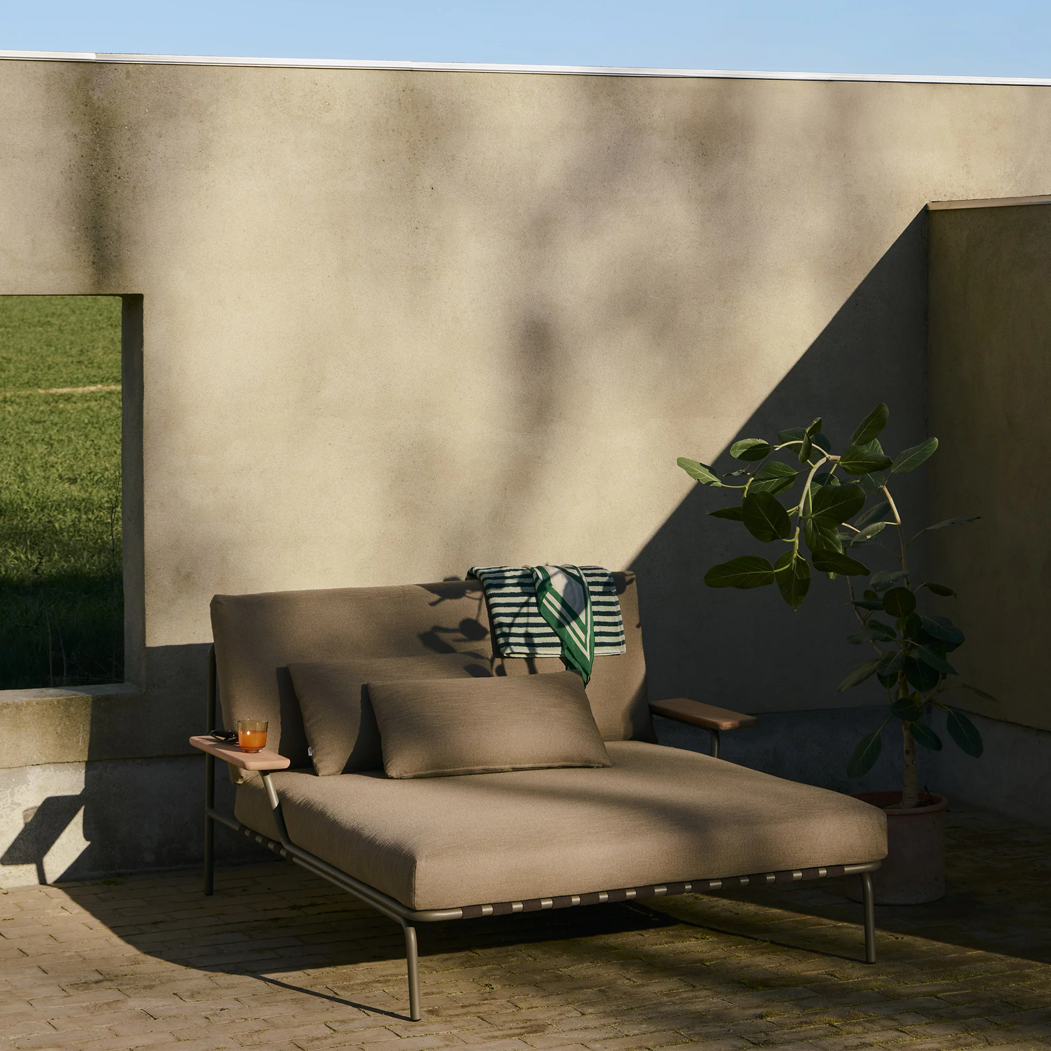 Settle Lounge Bed With Arms by Muuto - Image 7
