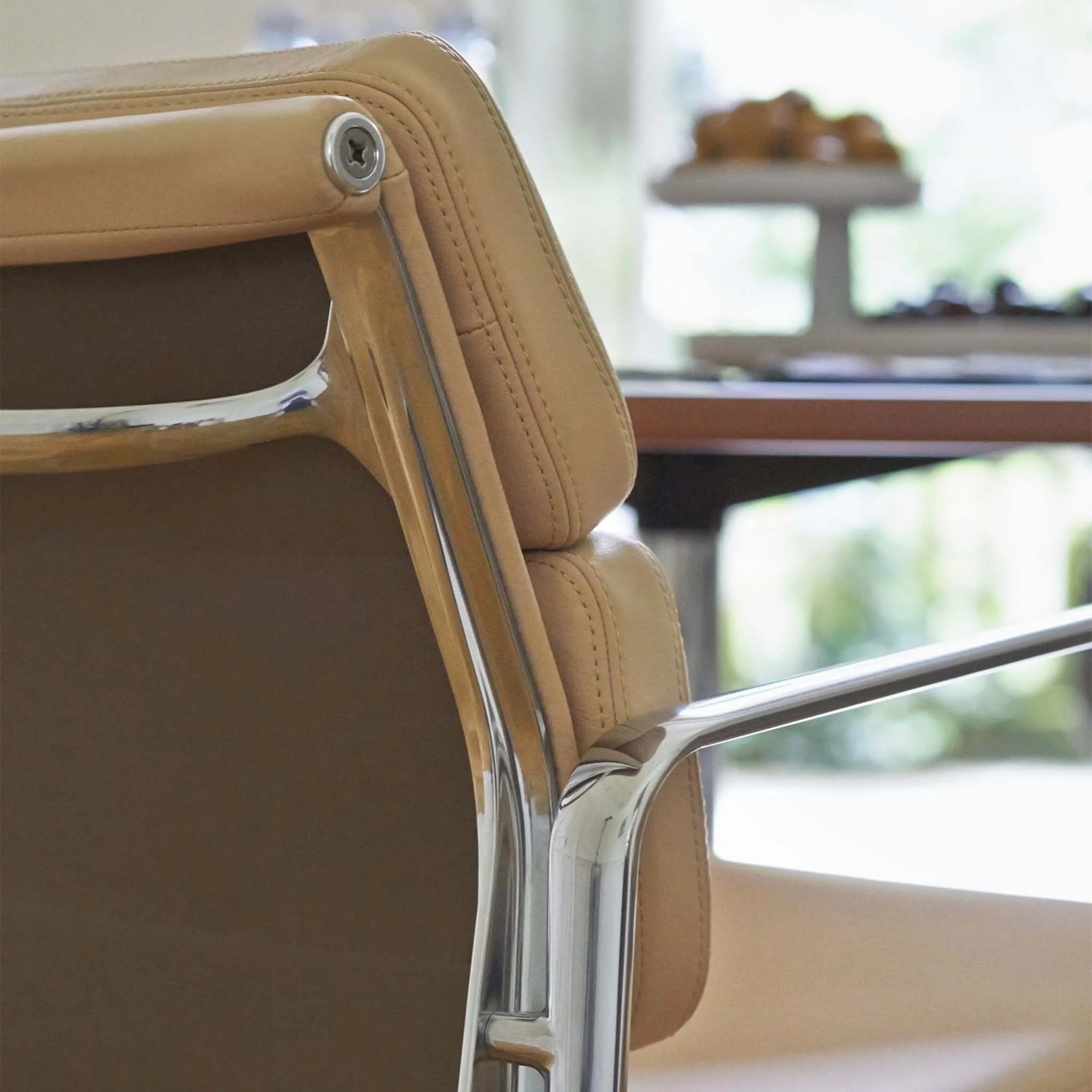 Soft Pad Conference Chair EA 207 by Vitra - Image 5