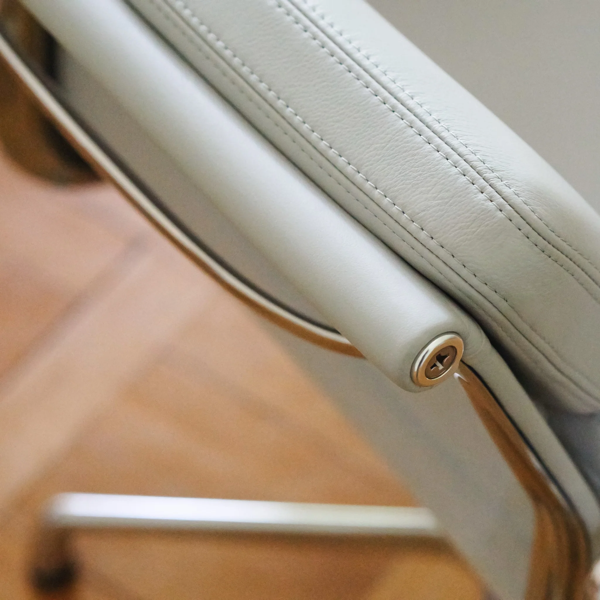 Soft Pad Conference Chair EA 208 by Vitra - Image 5