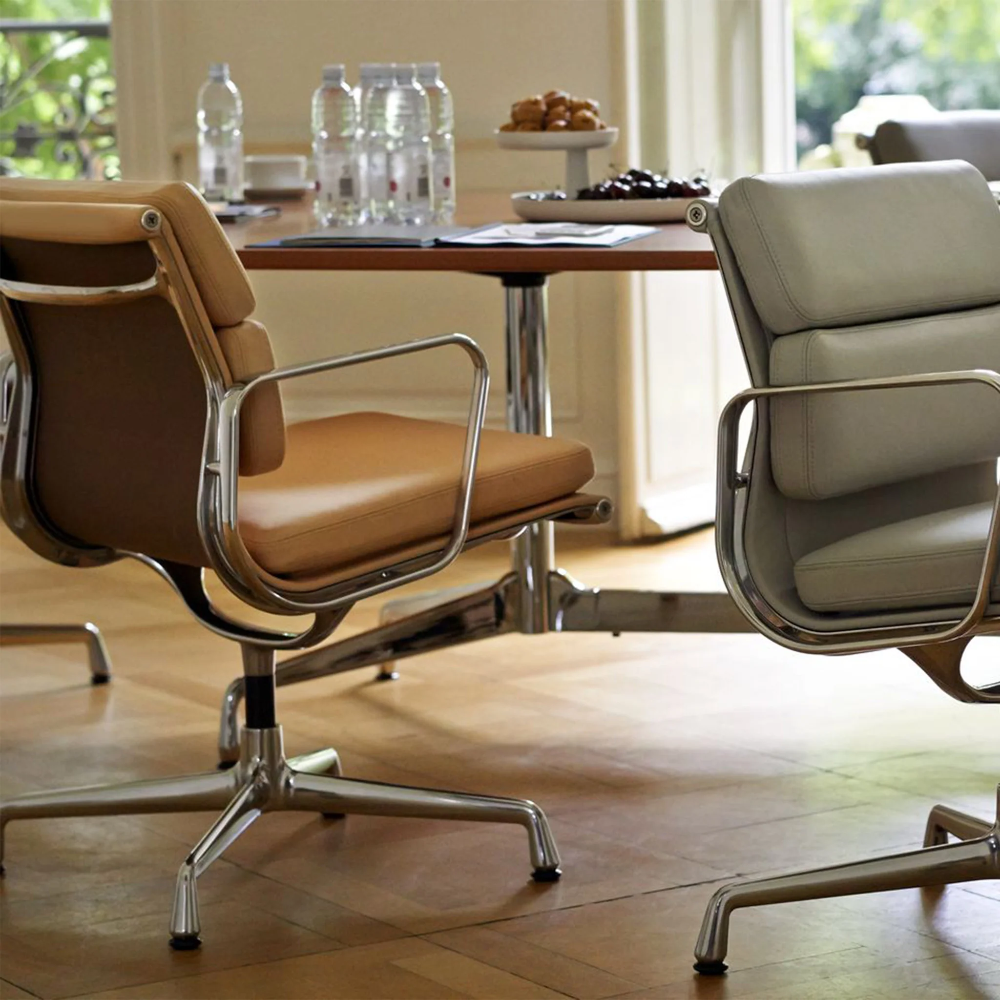 Soft Pad Conference Chair EA 208 by Vitra - Image 6