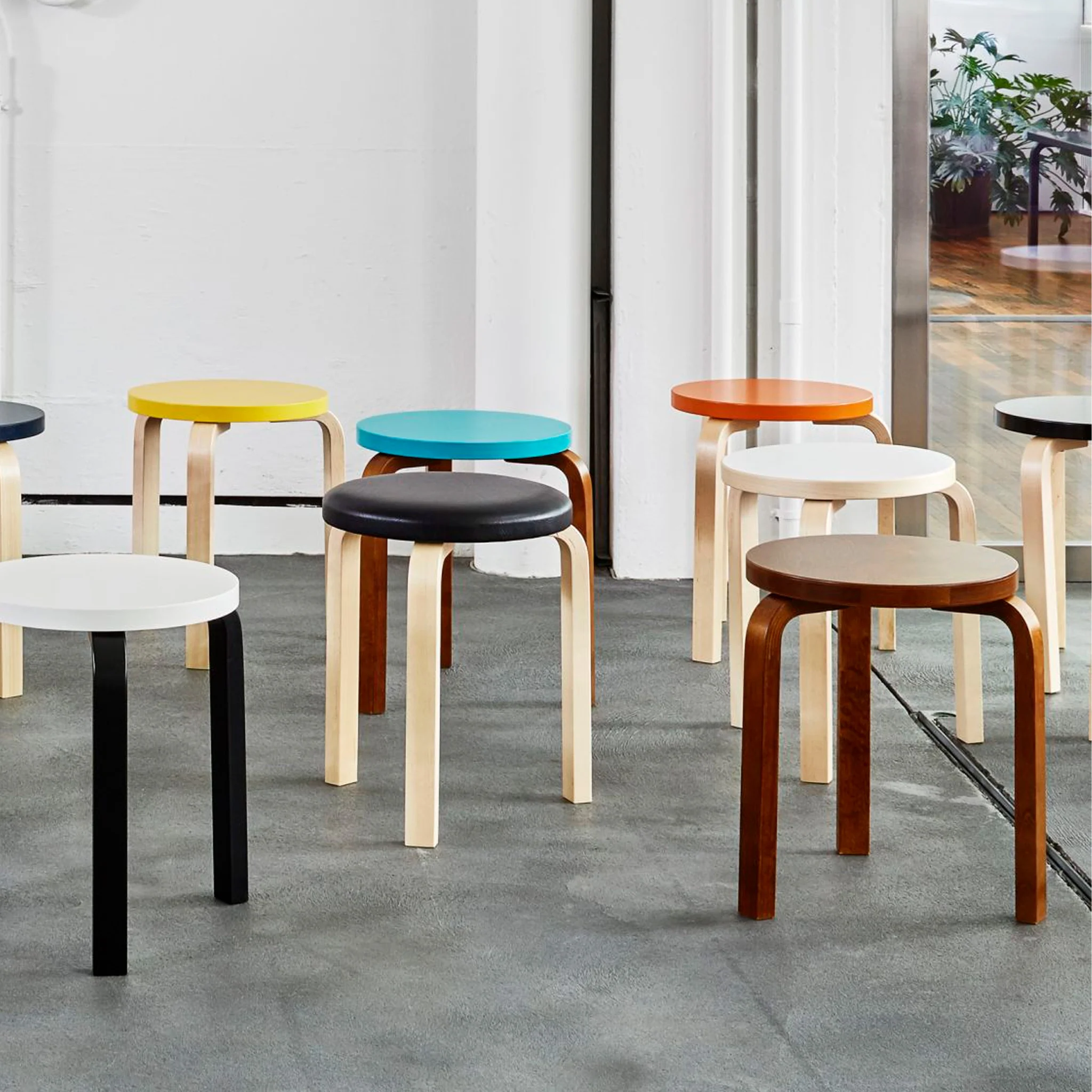Stool 60 by Alvar Aalto - Image 5