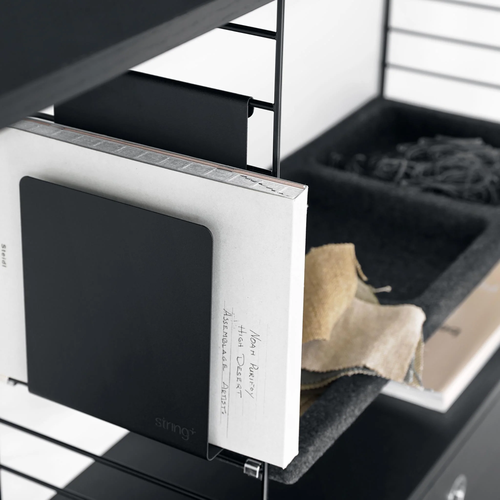String - Magazine holder - Image 5