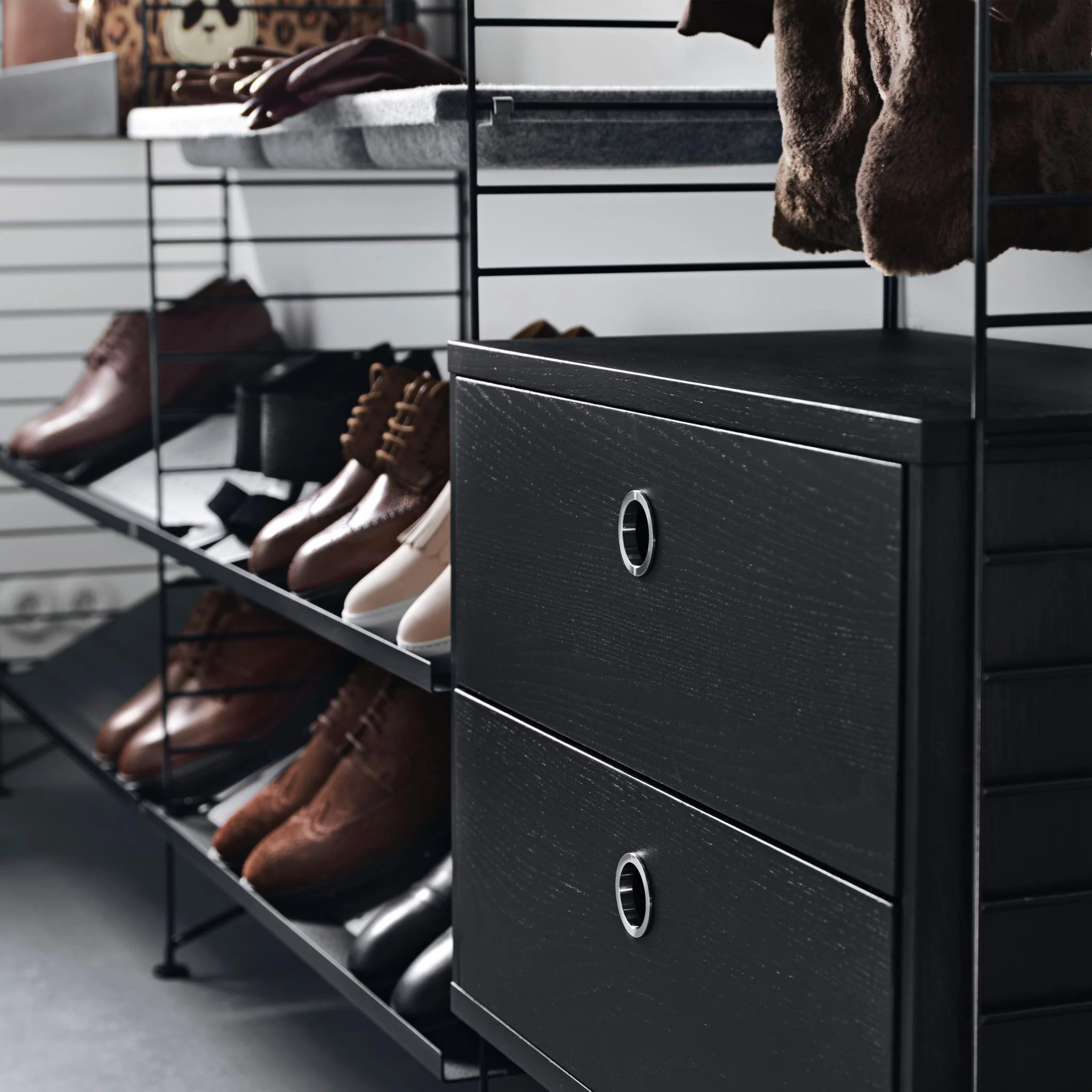 String - Metal Shoe Shelf - Image 8