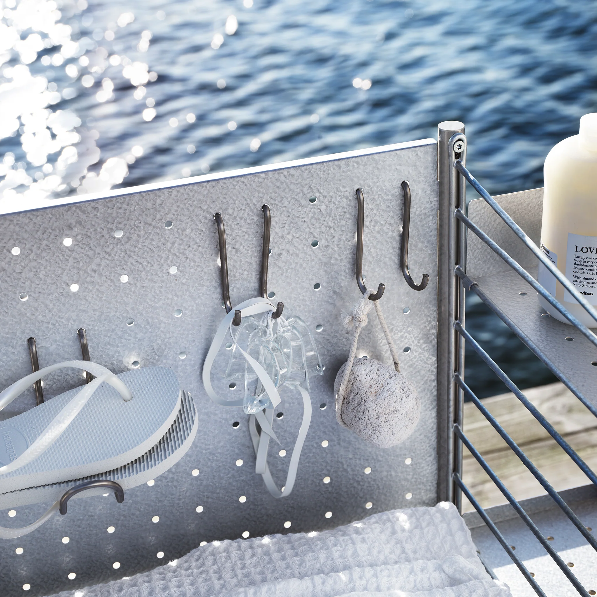 String - Vertical Hooks by String® - Image 2