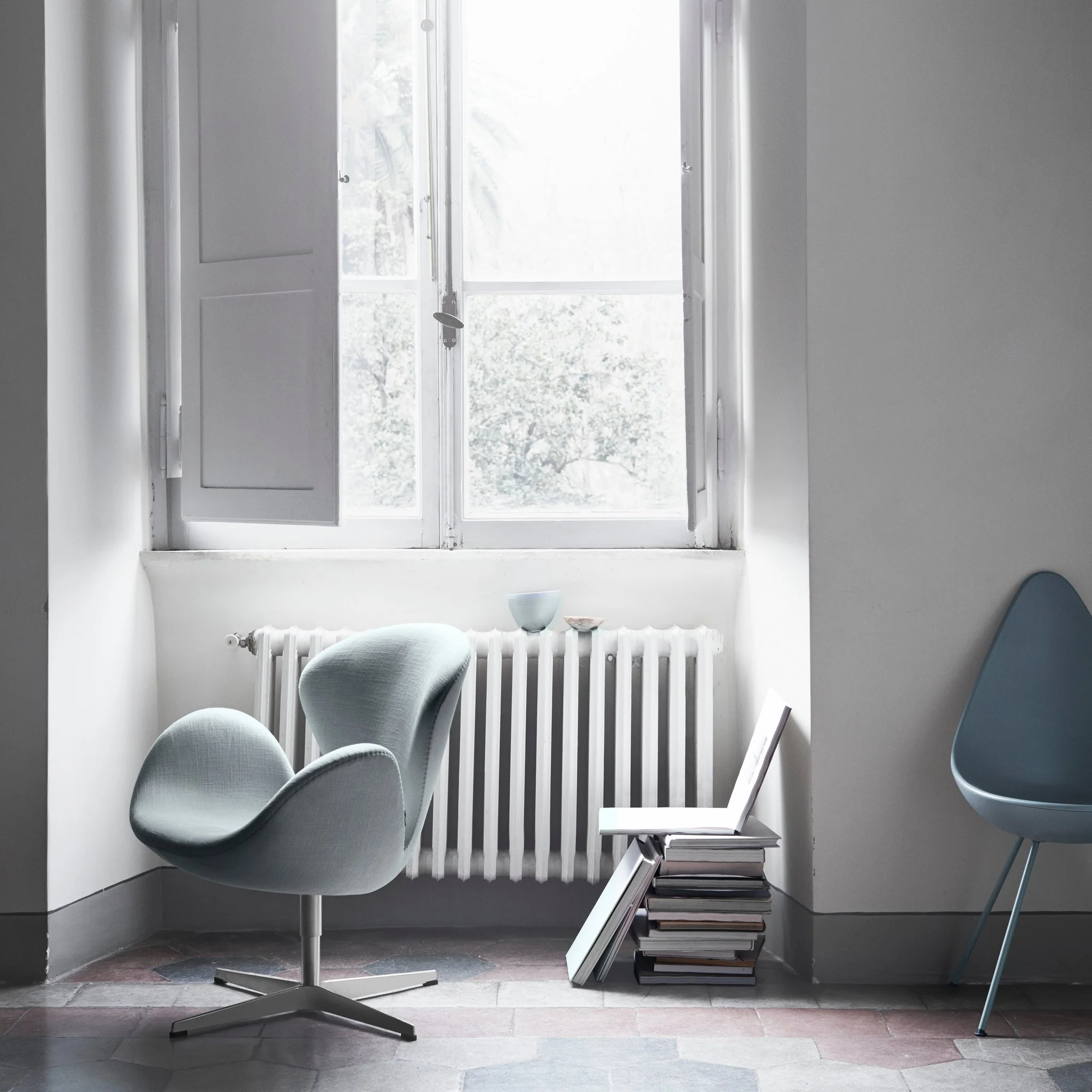 Swan Chair 3320 by Fritz Hansen - Image 3