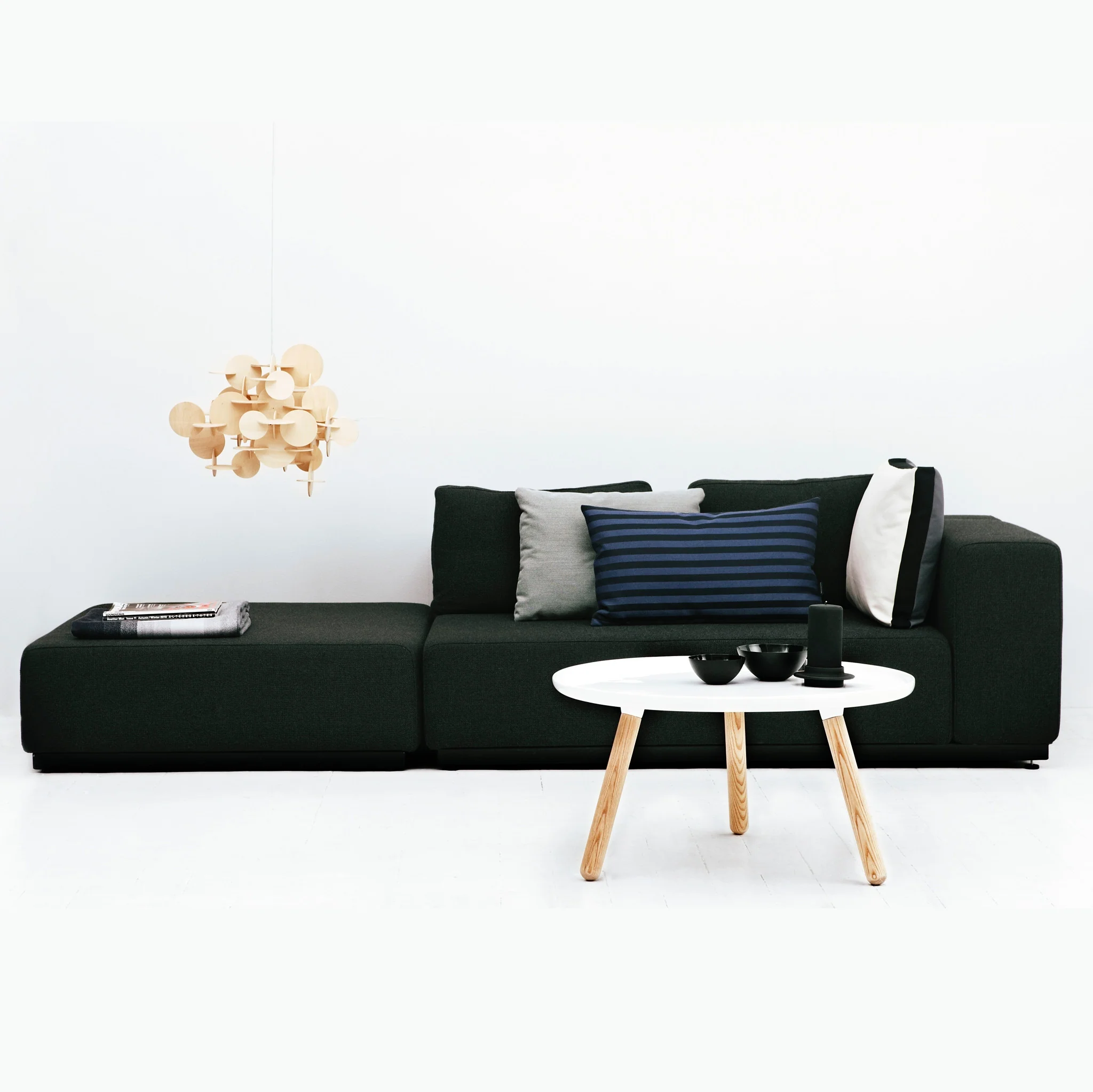 Tablo Table Round by Normann Copenhagen - Image 5