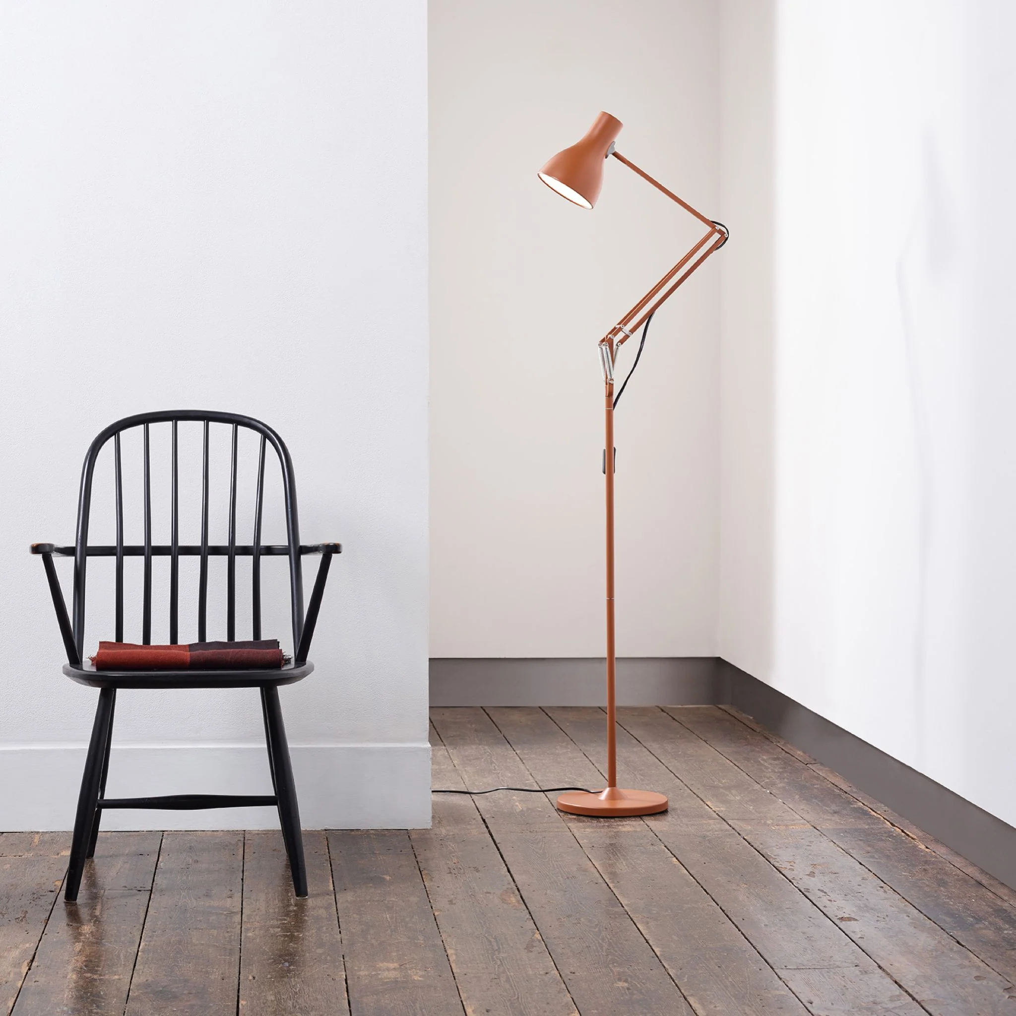 Type 75™ Floor Lamp Margaret Howell Edition - Sienna - Image 3