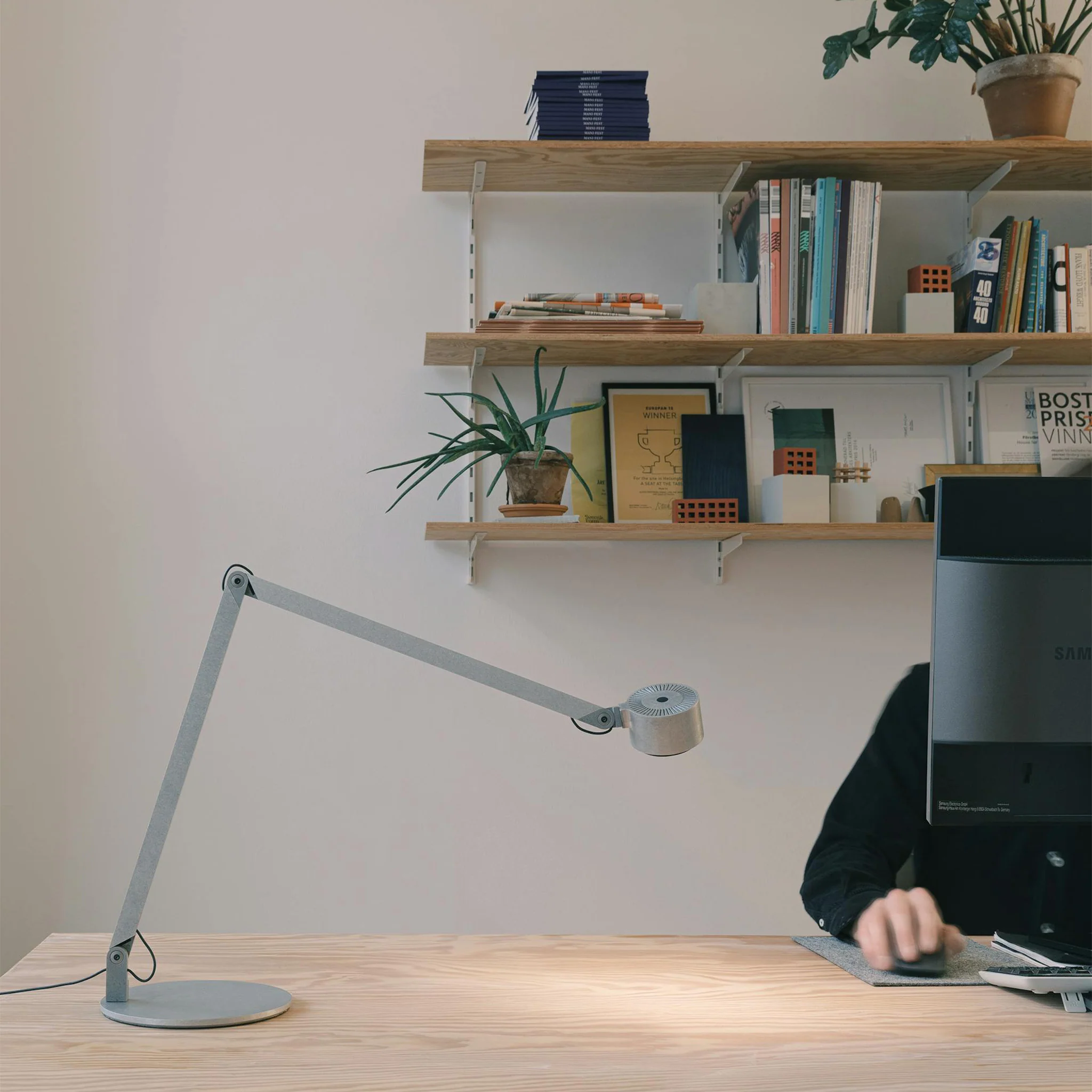 W227 Winkel Task Lamp By Wastberg+ - Image 4
